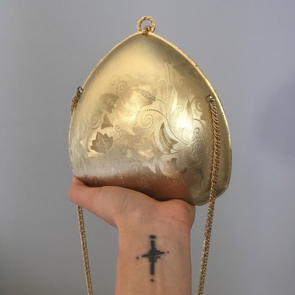 Vintage Handbags - VTG Gold Metal Box Pillow Purse Filigree Velvet